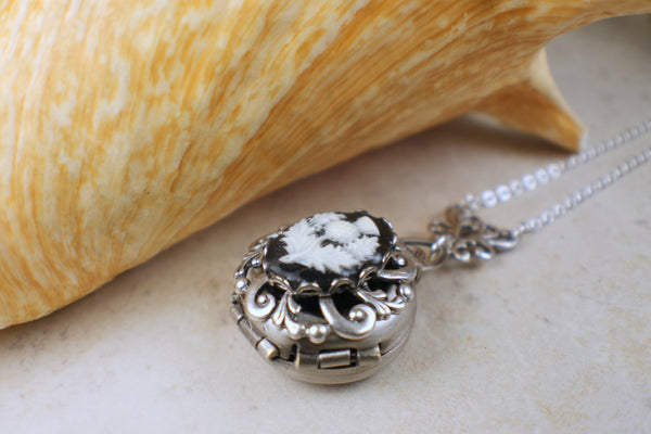 Thistle Cameo Multi Photo Locket Silver