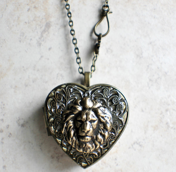 Heart shaped lion music box locket, in bronze. - Char's Favorite Things - 4